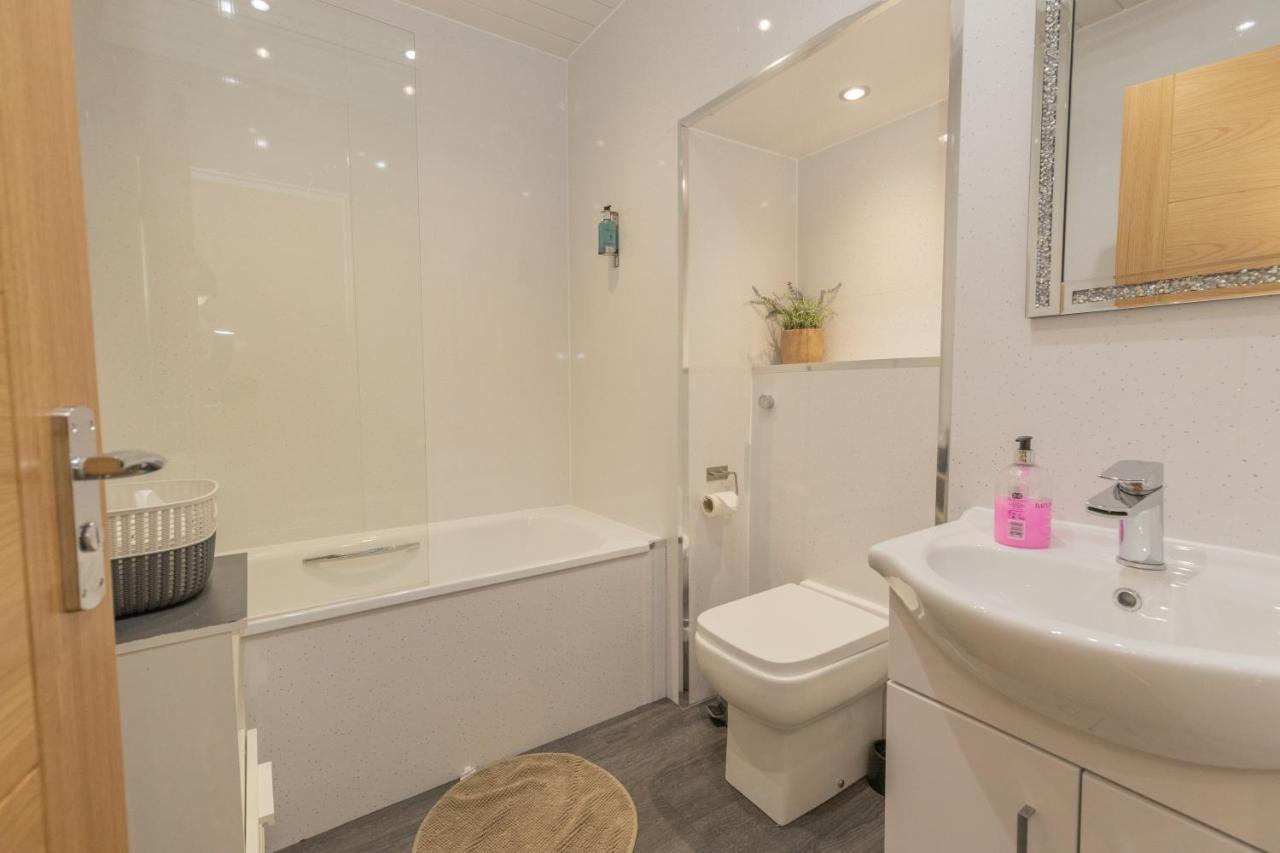 New 3-Bedroom Apartment Close To City Centre EDI Exterior foto