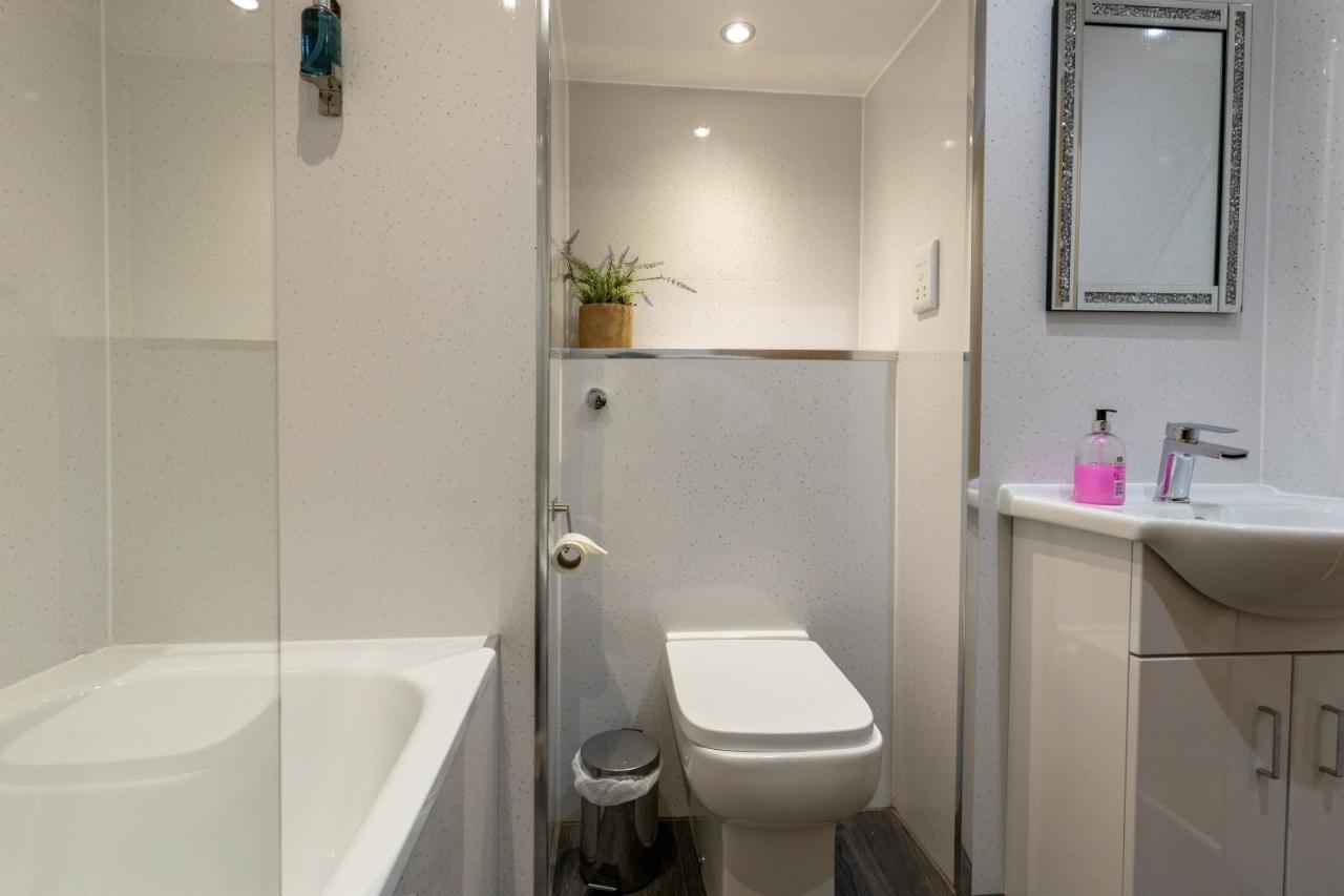 New 3-Bedroom Apartment Close To City Centre EDI Exterior foto
