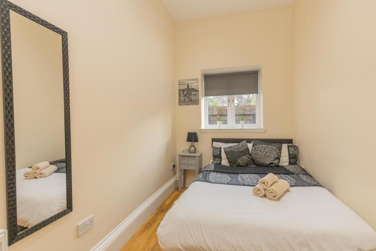 New 3-Bedroom Apartment Close To City Centre EDI Exterior foto