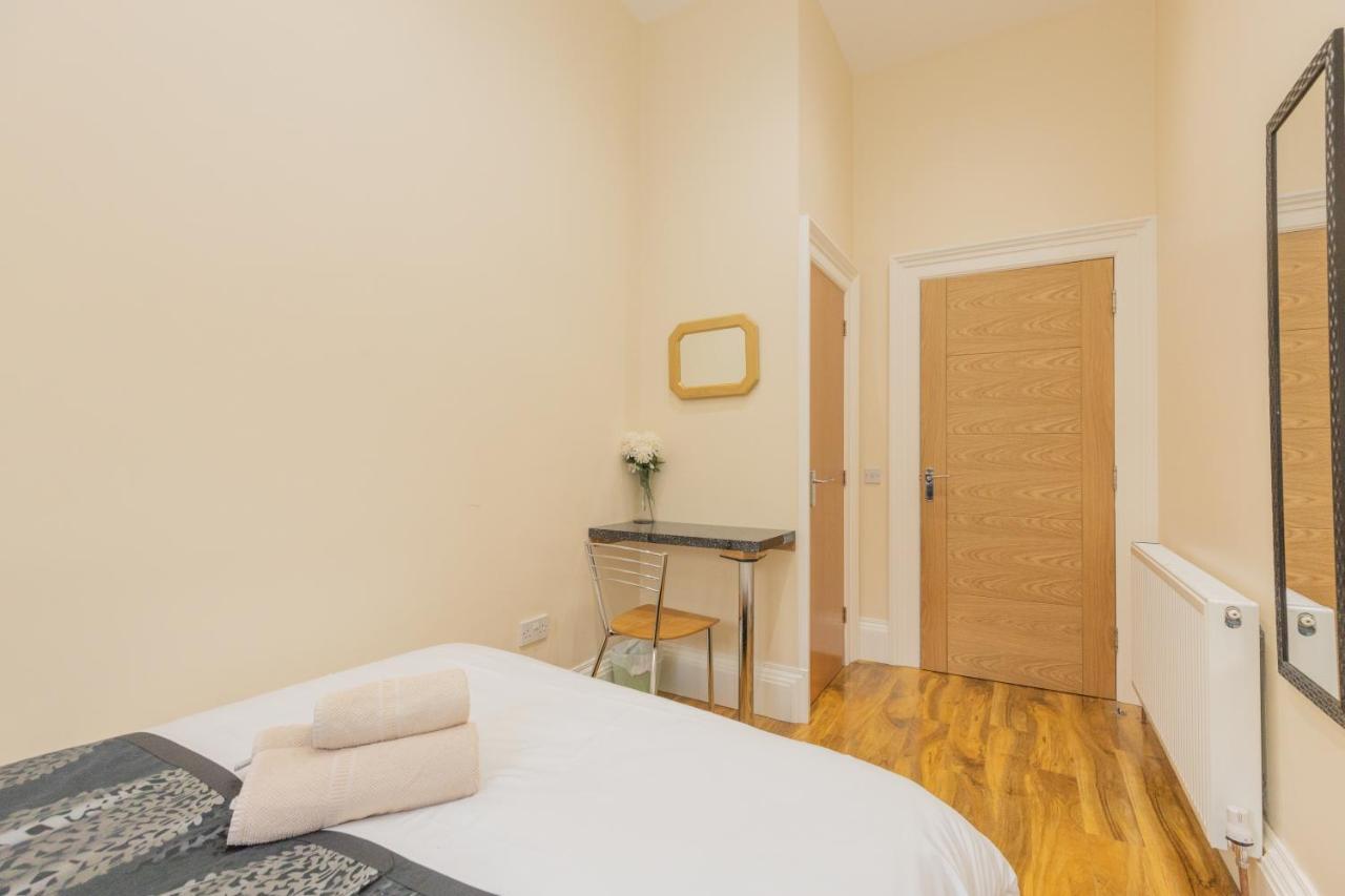 New 3-Bedroom Apartment Close To City Centre EDI Exterior foto